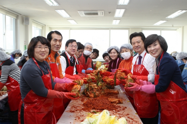 포항종합사회복지관, 2012년 김장김치 나누기 행사 참석